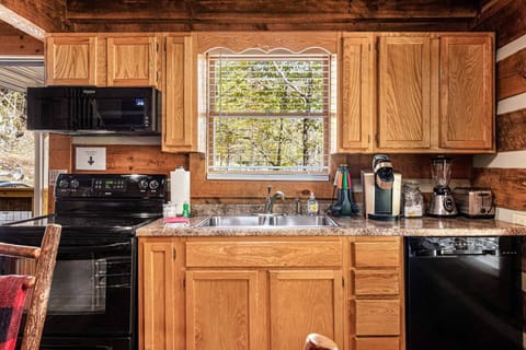 Fully stocked kitchen!