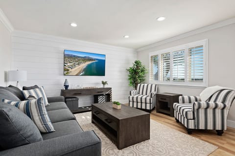 Living area | Flat-screen TV, stereo