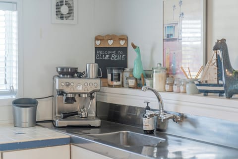 Fridge, oven, stovetop, coffee/tea maker