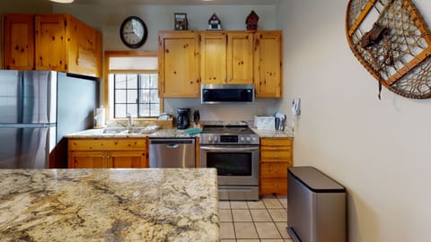 Circle-4-Ranch-Cabin-29-Kitchen