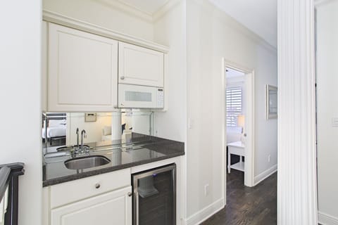 Sandprint by the Sea Wet Bar