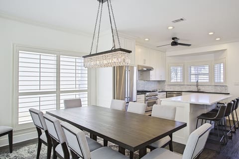 Sandprint by the Sea Dining Room Alt