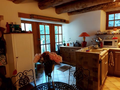 Kitchen area and main entrance