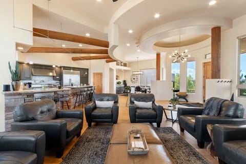 Expansive Living Space with Elevated Design
Soaring ceilings, exposed beams, and designer touches create a warm and spacious gathering area for friends and family.
