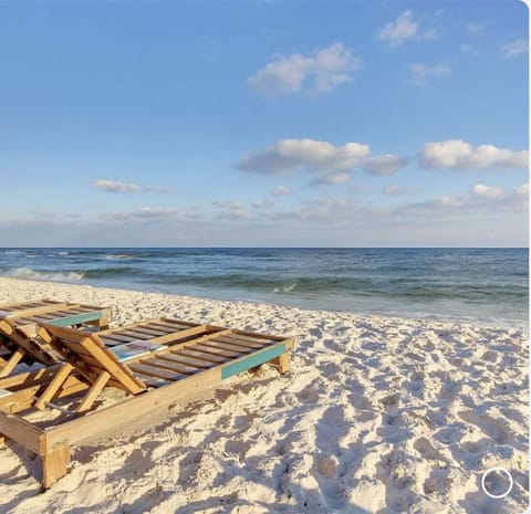 Beach nearby, sun loungers, beach towels