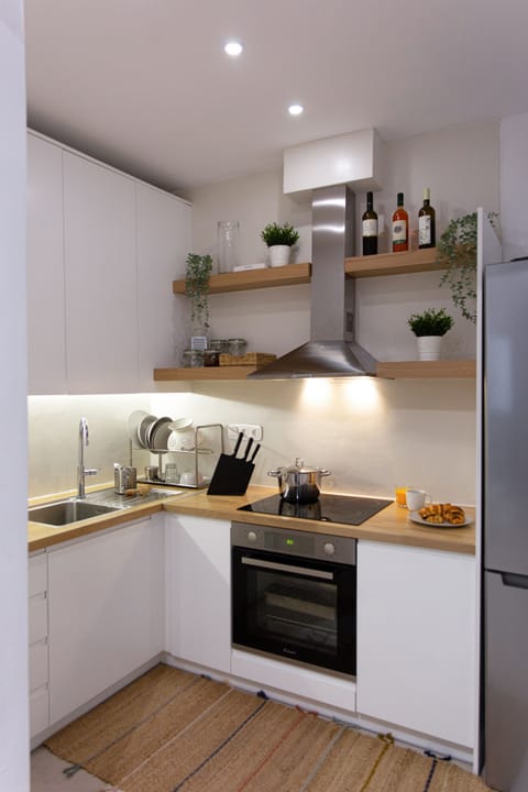 A fully equipped kitchen awaits you to prepare lovely meals!