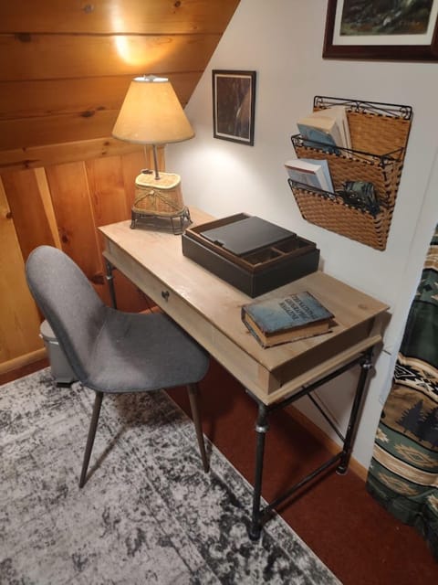 Writing desk in the Green room. 