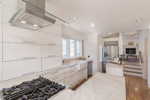 Fully Equipped Gourmet Kitchen