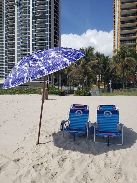 Beach nearby, sun loungers, beach towels