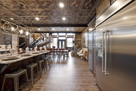 Amazing commercial kitchen with all the amenities for multiple chefs!