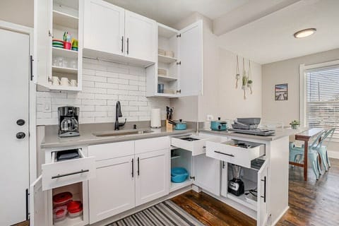 Fully updated kitchen with everything you need to prepare a good meal!