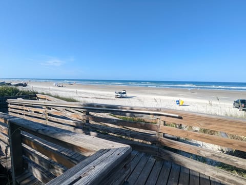 Beach nearby, sun loungers, beach towels