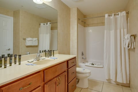 Combined shower/tub, jetted tub, hair dryer, towels