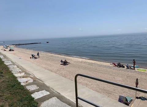 Beach nearby, sun loungers, beach towels