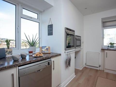 Kitchen | Dolphin Heights, Torquay