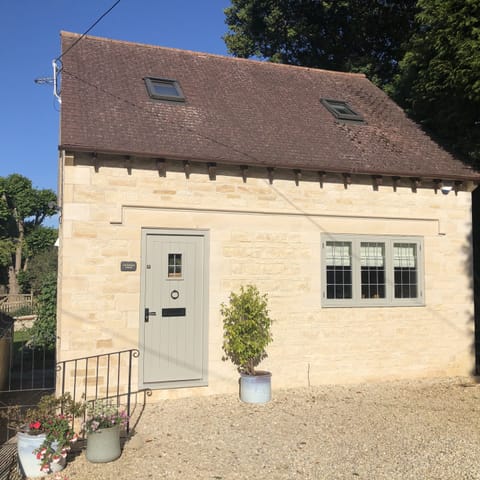 Cotswold Lodge Exterior