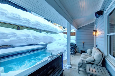 Indoor spa tub