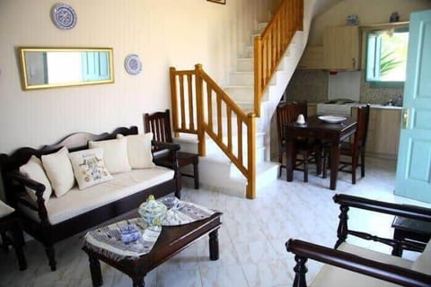 Living Room – Open Space with Sofa and Balcony Access
Functional sitting area ideal for relaxing, reading, or watching TV.