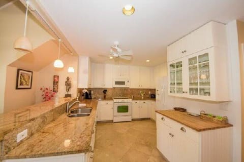 75bac3fb-e501-405c-b3da-8d92d9c1f582