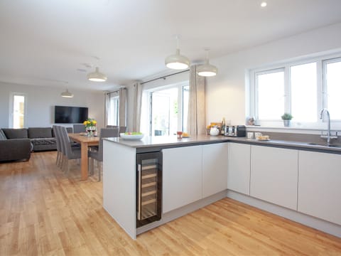 Open plan living space | Fox Lodge, Crantock, near Newquay