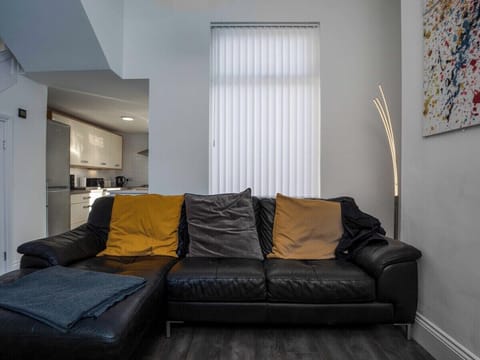 Apexlivingne Sunderland Beachville House II Sunderland
Lounge