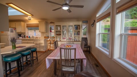 Dining room with seating for 6