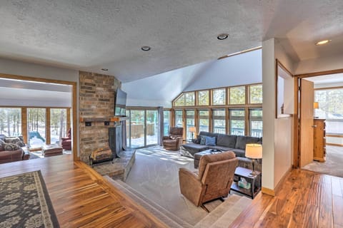 Bend Vacation Rental | 4BR | 3BA | 2-Story Home | 2,437 Sq Ft