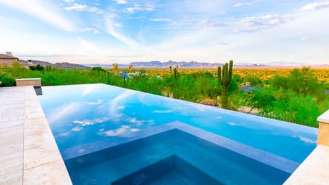 Gorgeous large infinity pool w/ built in spa & immaculate desert views