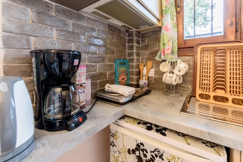 Fridge, stovetop, coffee/tea maker, highchair