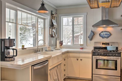 Fully Equipped Kitchen | Drip Coffee Maker | Toaster