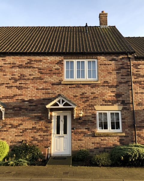 Front of Firefly cottage