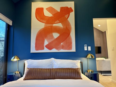 Stylish, New, and Modern apartment in Greenwood, Seattle. Walk to restaurants, shops, and bars.