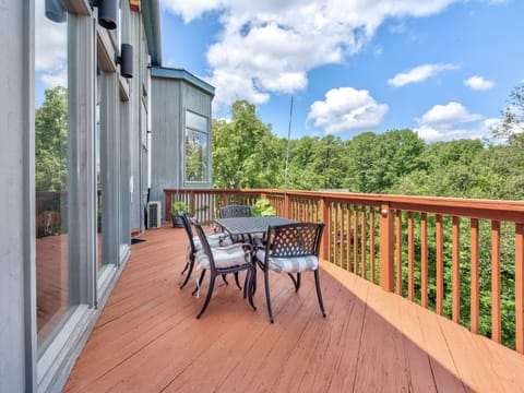 Balcony | Outdoor Seating