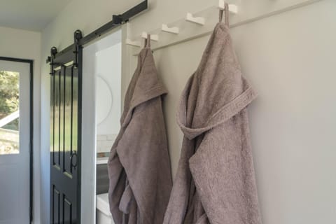 Dressing gowns for outdoor bathtub