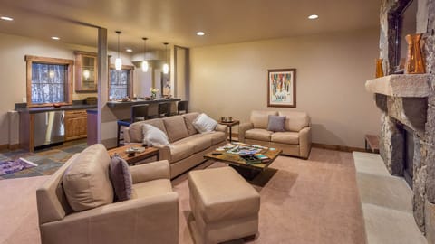 Lower level family room with wet bar