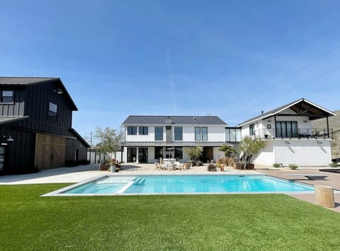 This is a large 5 bedroom family home with courtyard outdoor living space