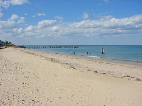 Beach nearby, sun loungers, beach towels