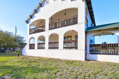 Riverview Lower Level - Covered Walkway with Ramp