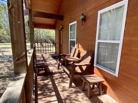 Secluded 3/2 Unit - Two-Sided Porch