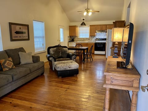 Secluded 3/2 Unit - Living Room