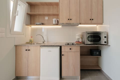 Studios (fully equipped kitchenettes)