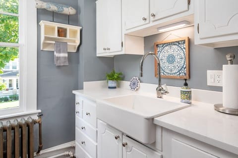 Private kitchen | Fridge, microwave, oven, stovetop