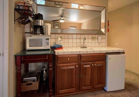 Fridge, microwave, dishwasher, coffee/tea maker