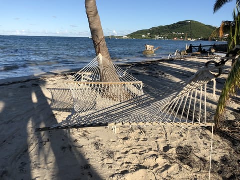 Beach nearby, sun loungers, beach towels