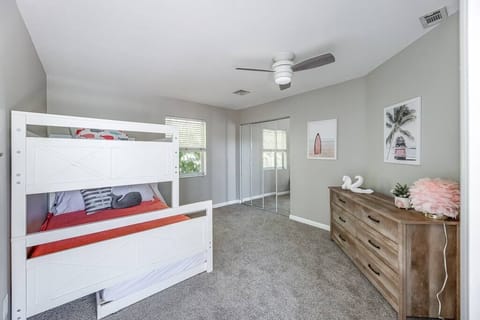 5 bedrooms, desk, iron/ironing board, travel crib