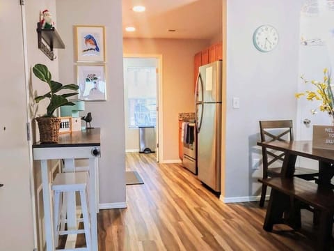 Walk-in unit dining/kitchen