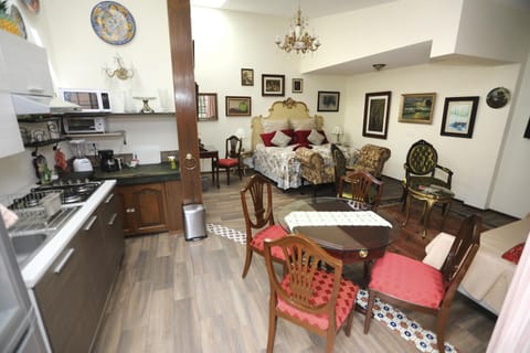 Private kitchen | Microwave, coffee/tea maker, toaster, spices
