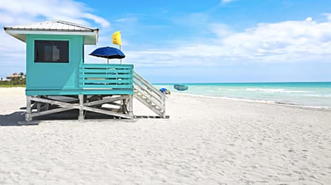 Beach nearby, sun loungers, beach towels