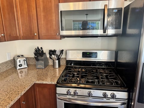 Gas ovent and stove with microwave