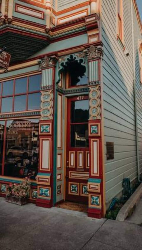 Entrance on the right of the building. Apartment is upstairs.